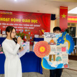 TỔ NGỮ VĂN TRIỂN LÃM SẢN PHẨM DỰ ÁN “SOI BÓNG TIỀN NHÂN”